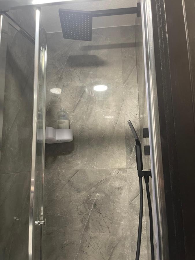 Da Vinci Guest House & Guest Parking, A Real Gem クローリー エクステリア 写真
