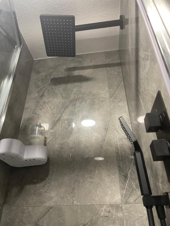 Da Vinci Guest House & Guest Parking, A Real Gem クローリー エクステリア 写真