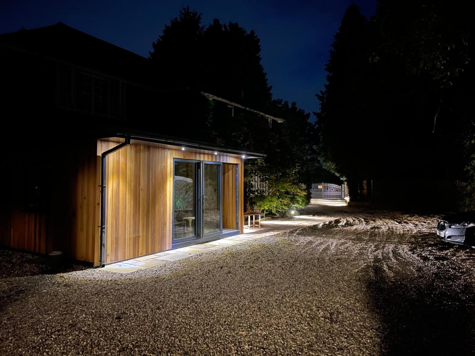 Da Vinci Guest House & Guest Parking, A Real Gem クローリー エクステリア 写真