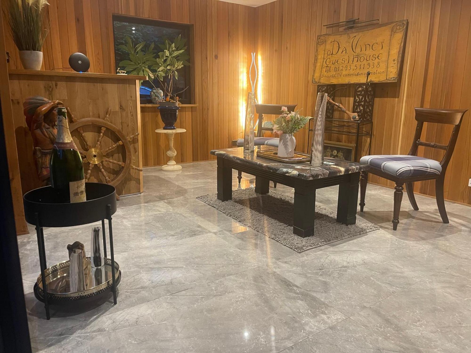 Da Vinci Guest House & Guest Parking, A Real Gem クローリー エクステリア 写真