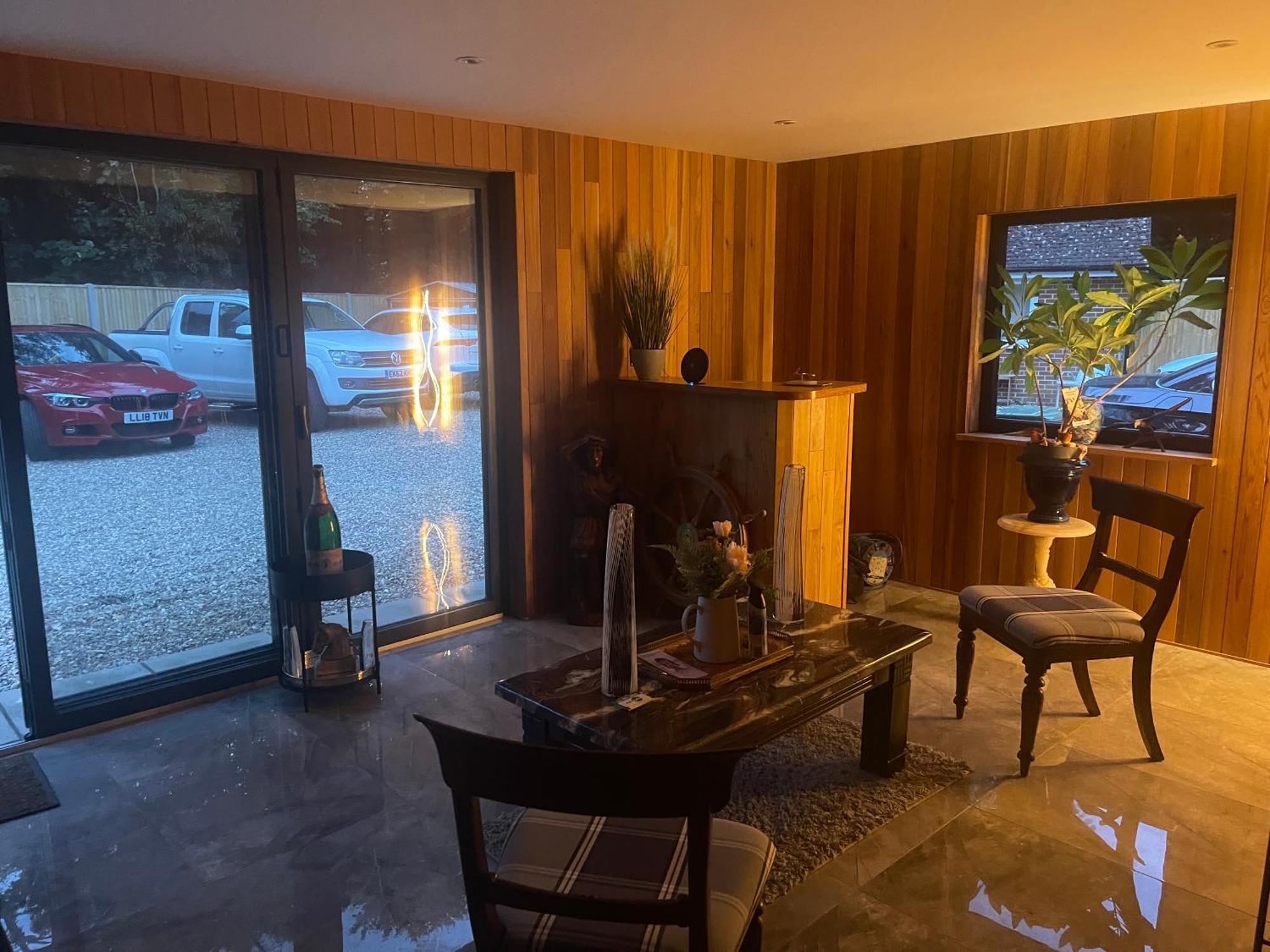 Da Vinci Guest House & Guest Parking, A Real Gem クローリー エクステリア 写真