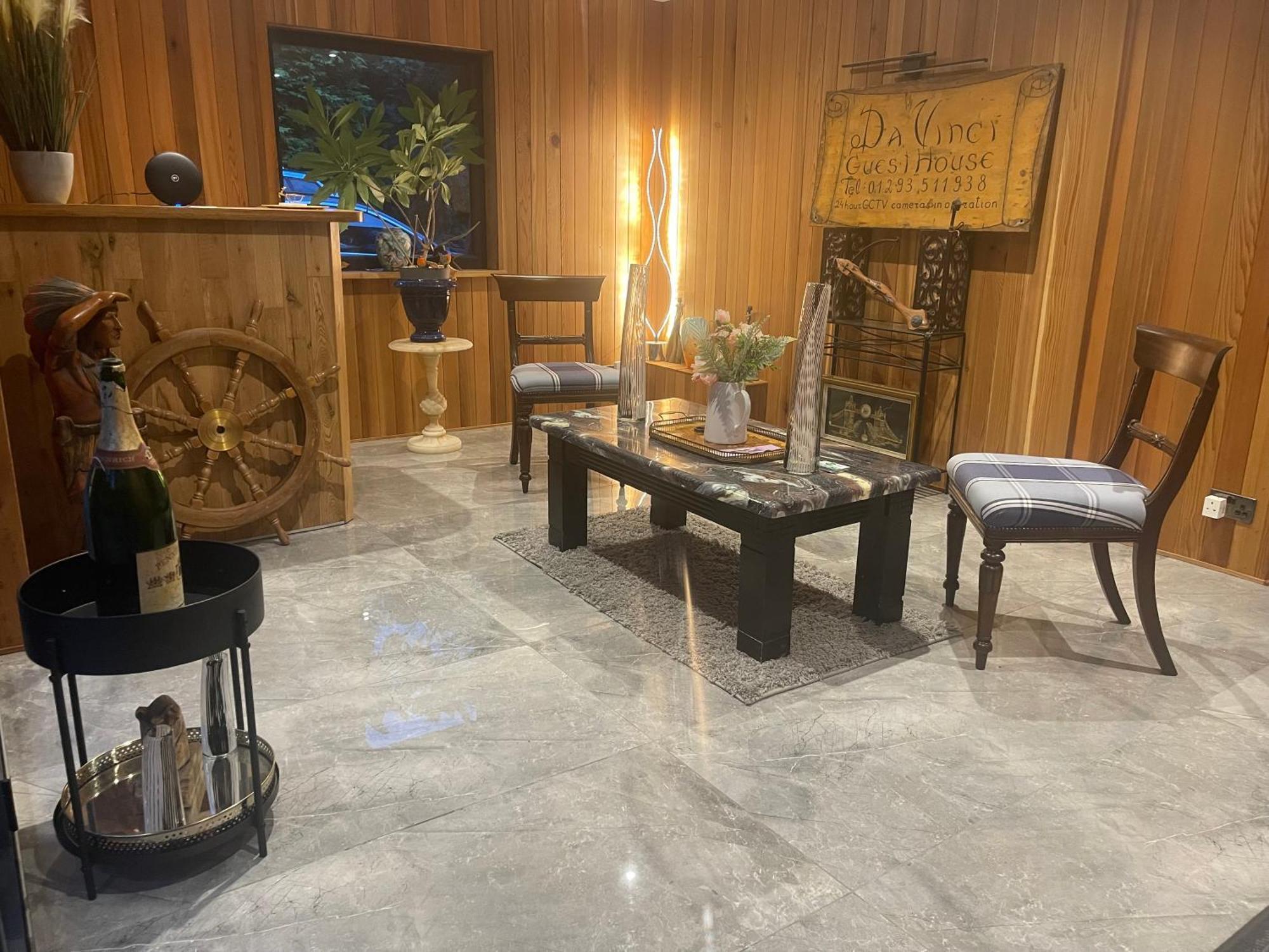 Da Vinci Guest House & Guest Parking, A Real Gem クローリー エクステリア 写真