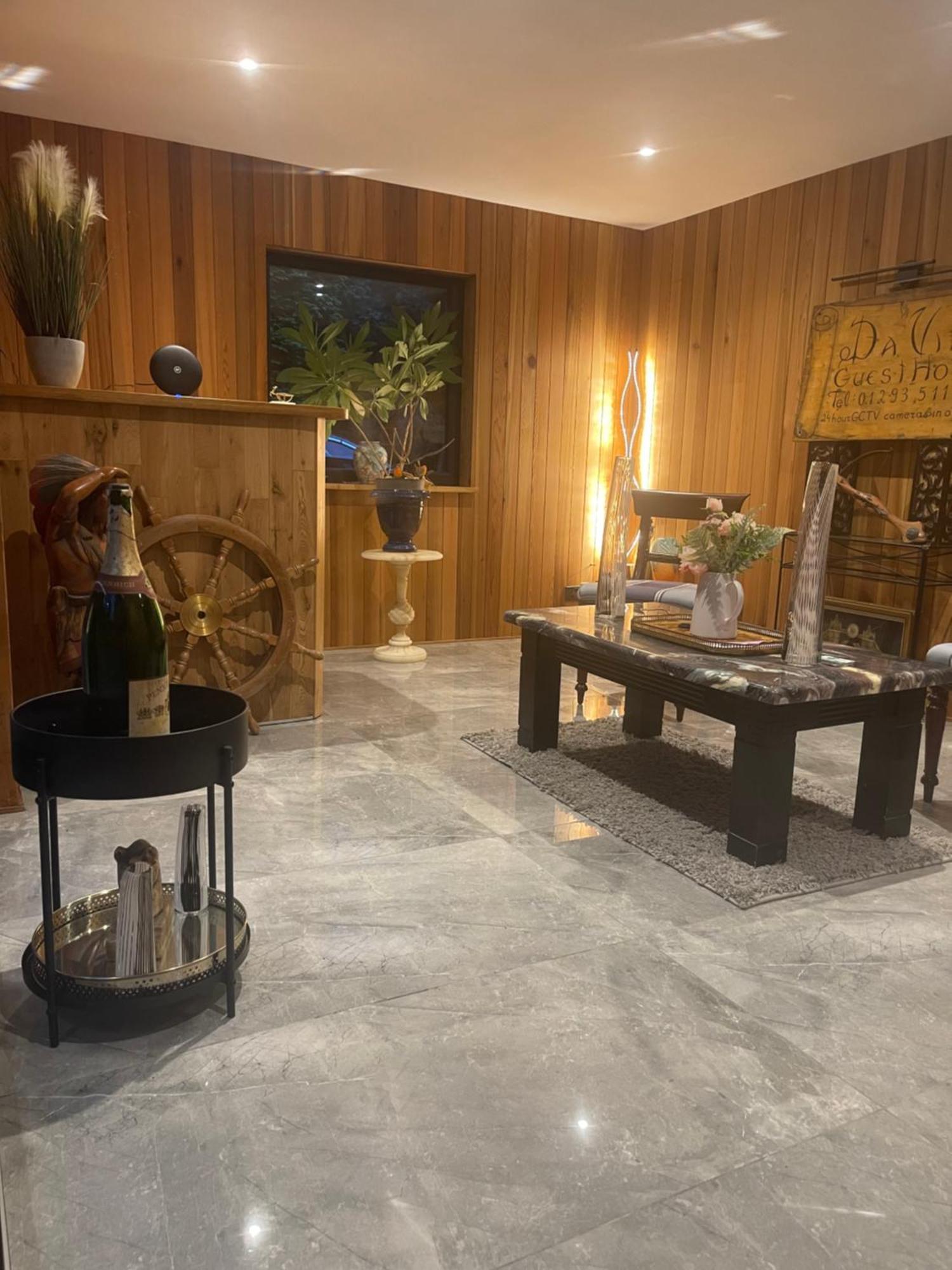 Da Vinci Guest House & Guest Parking, A Real Gem クローリー エクステリア 写真